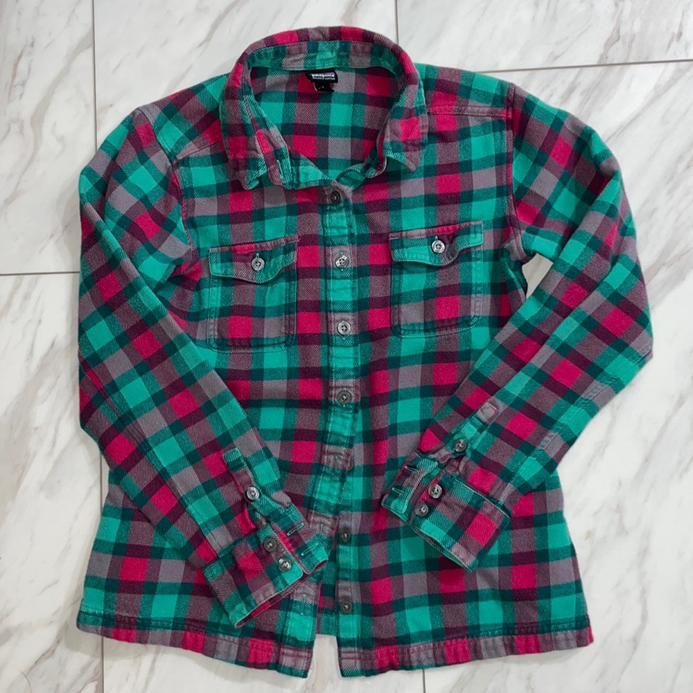 Patagonia ladies flannel button up shirt size 4